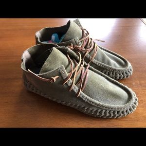 Sundance moccasin green leather shoes size 9